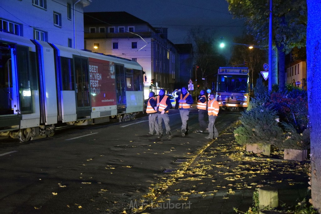 KVB Bahn Bremsen heissgelaufen Koeln Lindenthal Luxemburgerstr Neuenhoeferallee P15.JPG - Miklos Laubert